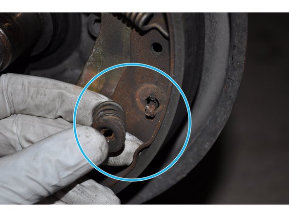 Déposer les ressorts de maintien