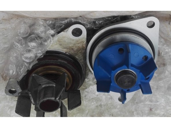 Vérifiez que les pompes à eau sont identiques