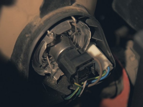 
Replace the connector on the bulb
