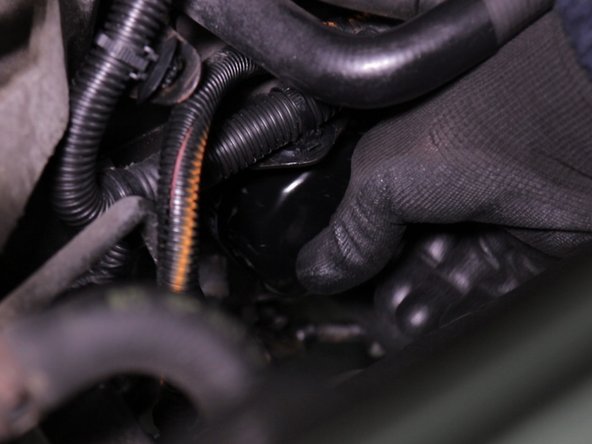 Deviser à la main le filtre puis retirer le