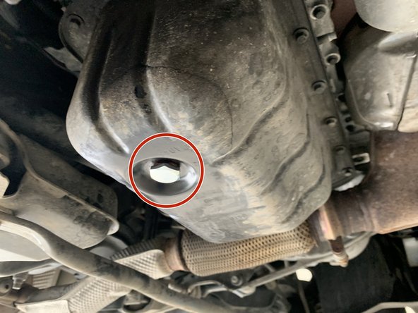 Serrer le à l'aide de la clé plate de 21