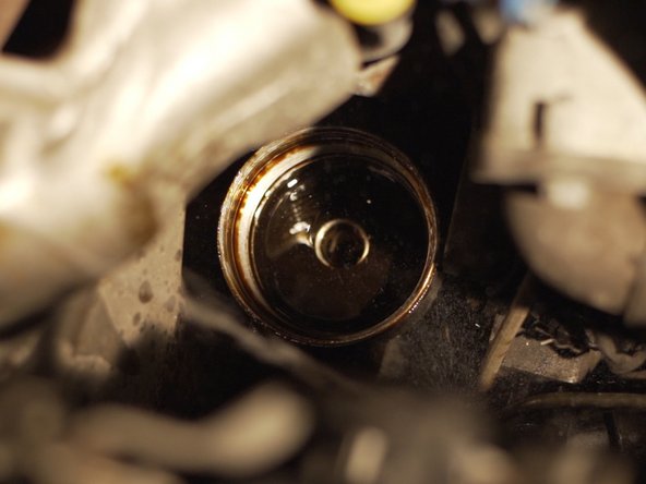 Nettoyer l'emplacement du filtre à huile avec du nettoyant frein