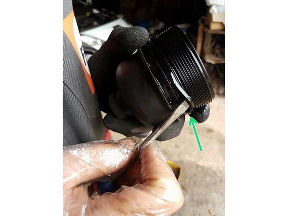 Remplacer le joint du couvercle de filtre à huile