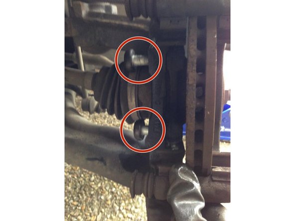 
Now you have left the second part of the stirrup, for that use a screwdriver with a 55 HW bit Then unscrew the 2 large screws located behind the caliper.
