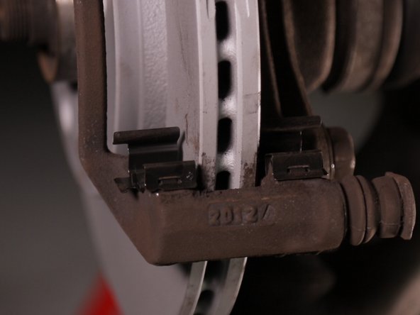 Une fois toutes les accroches retirés placez les nouvelles