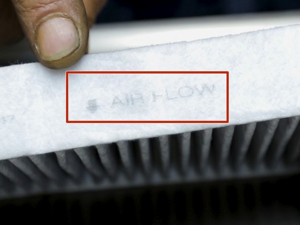 Les flèches inscrites sur le coté du filtre indiquent le sens de remontage du filtre