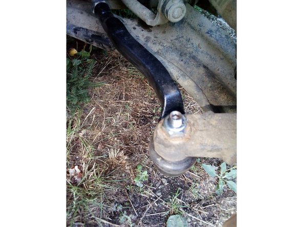 Serrer l'écrou de la rotule (si celle si tourne au serrage, la bloquer avec une clé 6 pans dans la vis de la rotule)