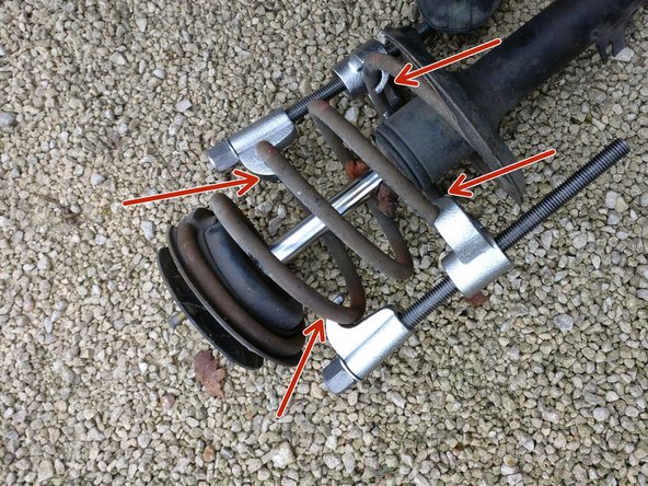 Utilisation d'un compresseur de ressort en parfait état !