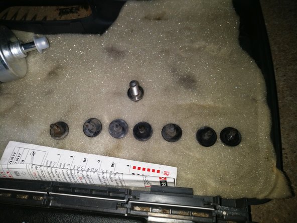 Le remontage s'effectue dans le sens inverse du démontage (sans oublier de vis)