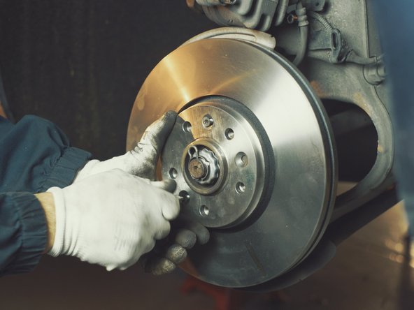 Replacer les vis de maintient sur le disque et les resserrer à l'aide de la clé Torx T30