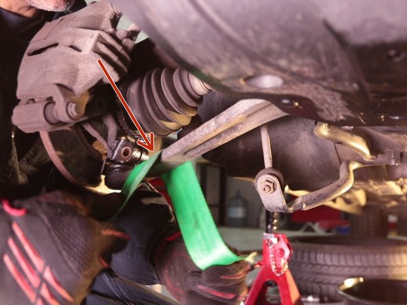 A l'aide d'une sangle faire un noeud autour du triangle