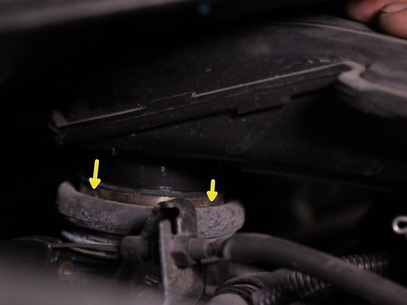 Emboitez les deux parties du tuyau d'admission d'air