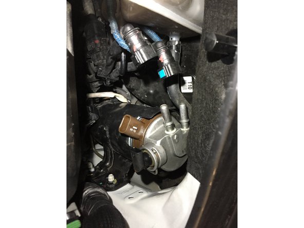 
Disconnect the hoses and the sensor
