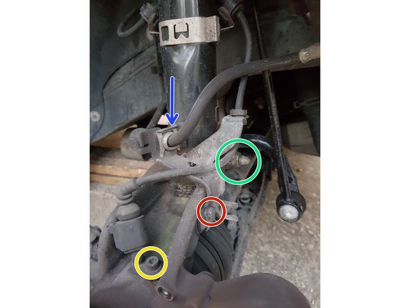 Avec un tournevis plat retirez l'agrafe puis le flexible de son logement.