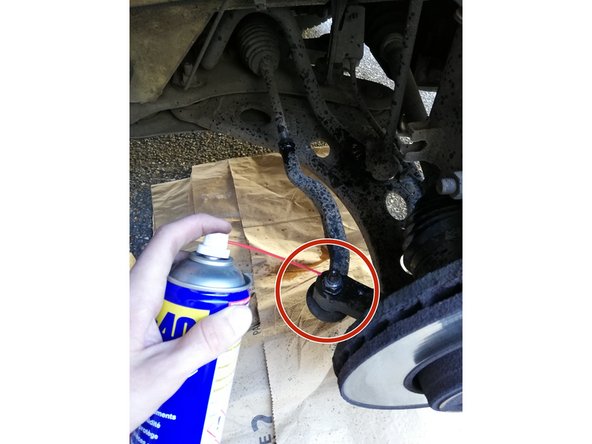 
Let the penetrating oil work and don't hesitate to add more if necessary.
