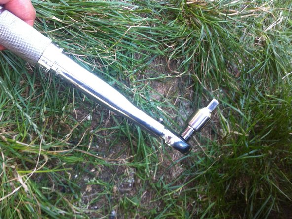 
Start by screwing the drain plug on by hand le carter d'huile.
