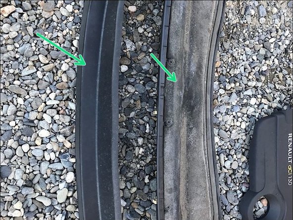 Enlever es 2 caches en tiran vers soi et en appuyant sur les 2 leviers