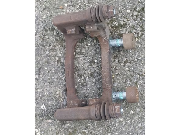 devisser les 2 vis du support a l aide d'une clé torx 55 et le déposer