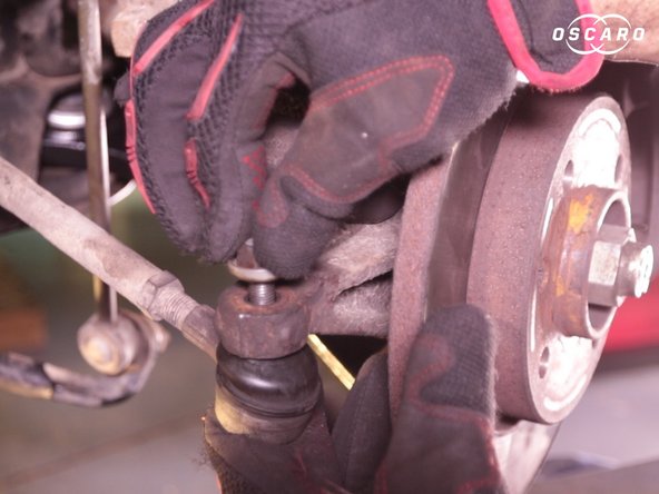 Placer l'écrou sur la rotule