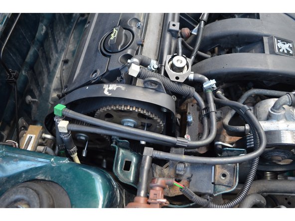 Le support est fixé par 2 vis BTR et 3 écrous.