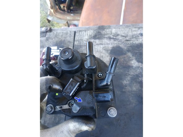 et la faire pivoter d'1/4 de tour pour la verrouiller