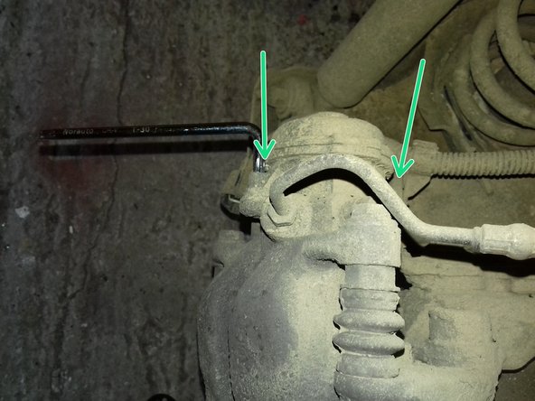Desserrer les deux vis qui supportent le moteur avec une clef Torx.
