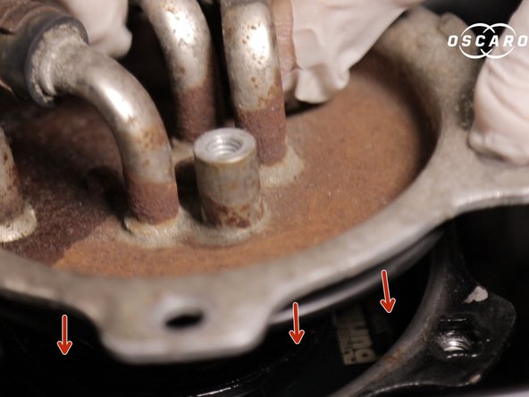 Replacer le couvercle,bien l’insérer dans l'encoche centrale