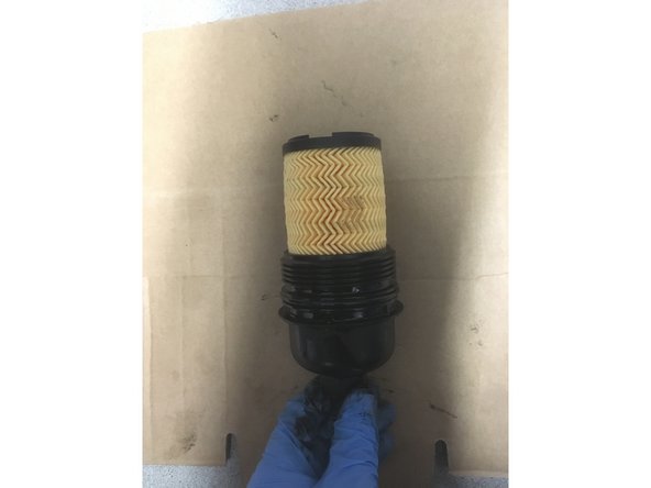 Monter la nouvelle cartouche du filtre en la clipsant vers le bas