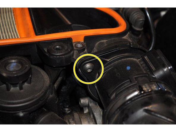 Utiliser une clé torx T20 pour déposer les 2 vis de maintien