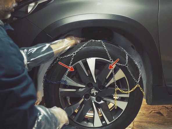 Placer la chaîne sur le pneu