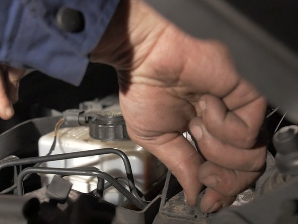 Décaler le guide pour dégager la baie de pare-brise