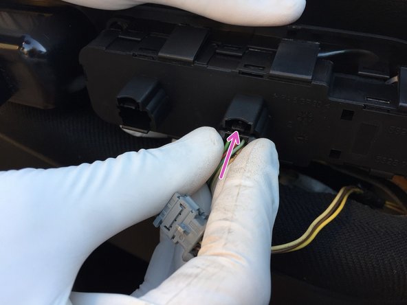 Rebrancher les deux connecteurs sur le nouveau boitier de commande