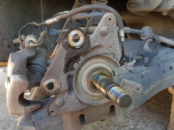 
Clean the bearing shaft, threads and seat.
