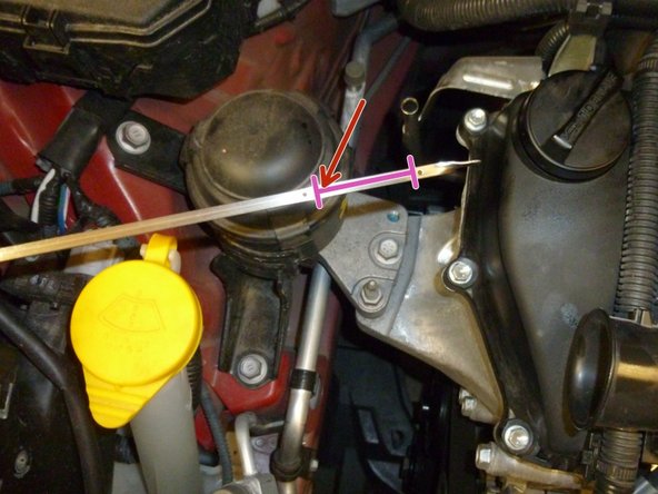 Couper le contact, rangez votre matériel, et vérifiez le niveau d'huile. Le bon niveau d'huile doit se trouver juste en dessous du maximum.