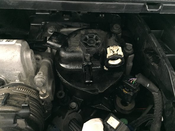 Visser le à l'aide de la clé de 24