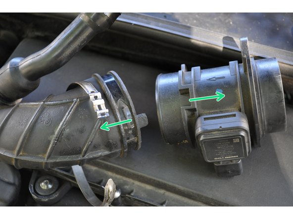 Séparer la durite et le débitmètre