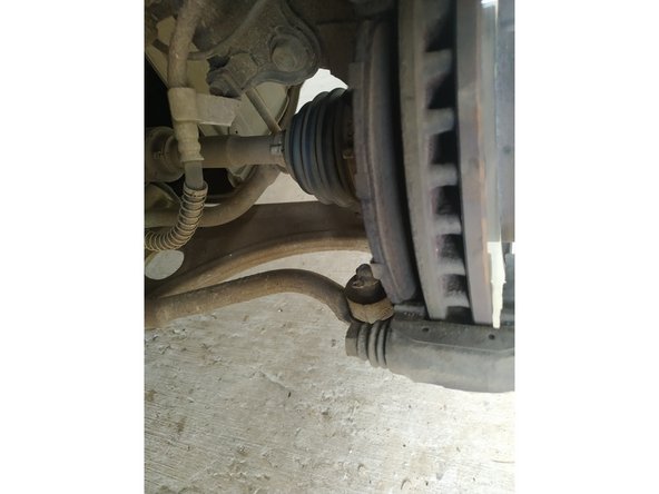 En tirant vers le moteur débloquez la plaquette arrière