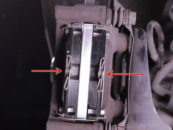 Installer les nouvelles plaquettes de frein