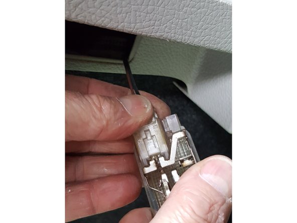 
Reconnect the connector
