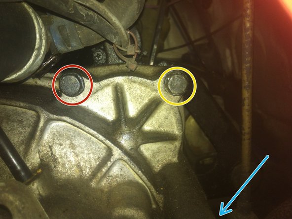 La 1ère photo a été prise sous la voiture, les 2 autres par le capot.