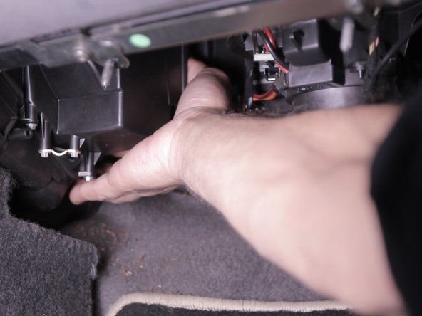 Replacer le filtre jusqu'au fond de la boite