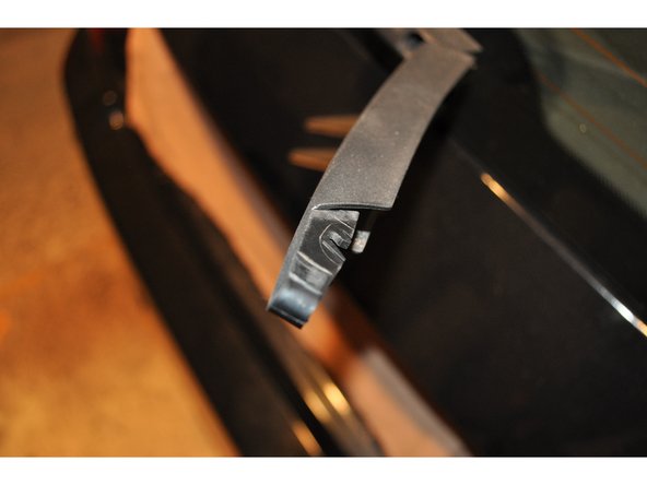 Nettoyer avec un chiffon l'encoche du bras.