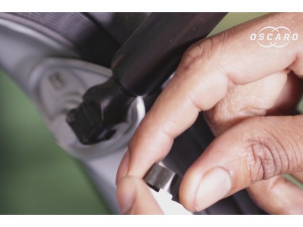 Retirer le vérin de hayon