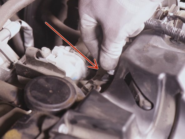 Dévisser les 2 vis vis retenant le cache