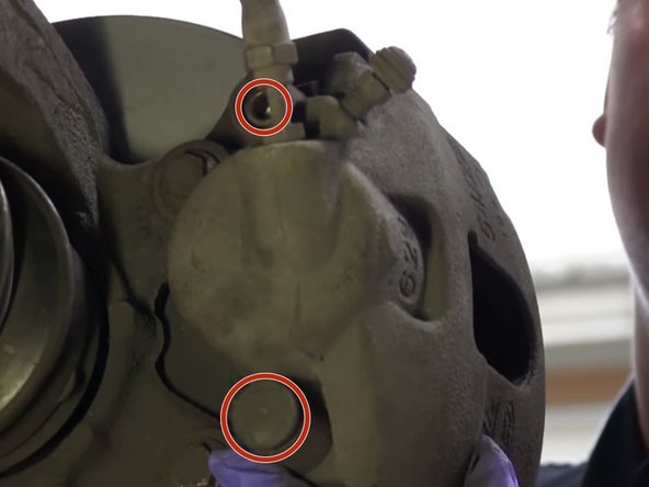 Repositionner les capuchons des vis