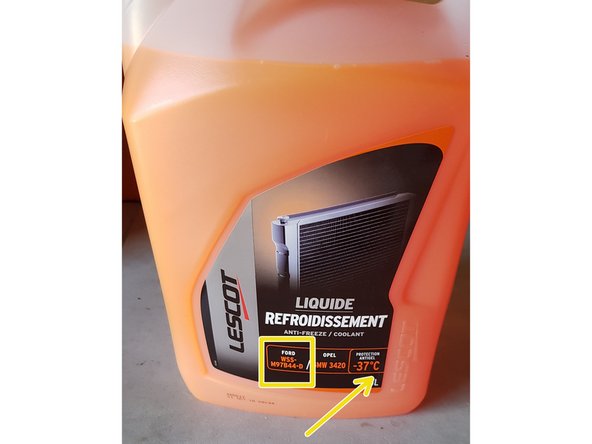 Il n'y a pas de vis de purge sur ce modèle. Le vase d'expansion étant le point le plus haut l'air s'échappe par le tuyau de retour.