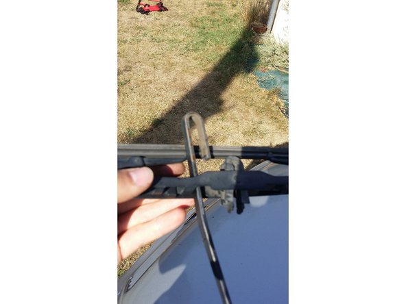 Insérer le balai dans son logement