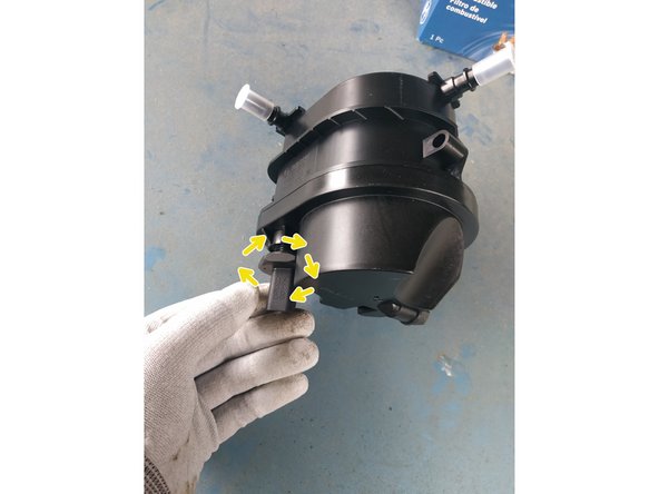 visser le réchauffeur à la main