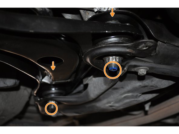 
Apply medium thread lock (1 to 2 drops are enough at the end of each screw) and insert the 2 fixing screws then approach the nuts.
