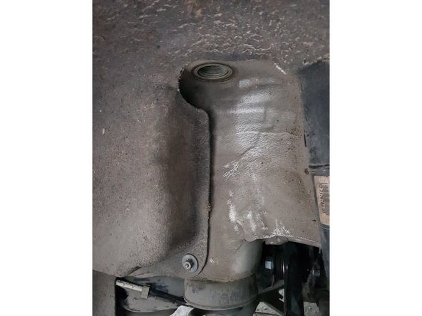 Tirez dessus à la main puis nettoyez la surface en contact.